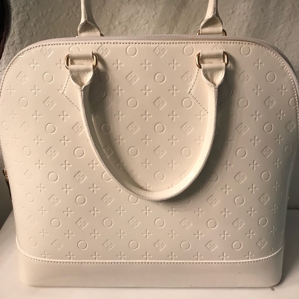 Invece genuine leather made in Italy